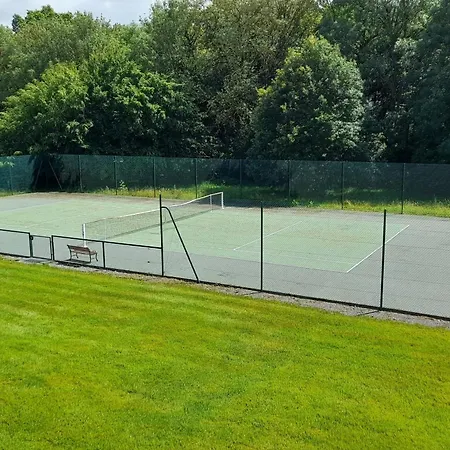 Maison De Famille Composee De 4 En Lisiere De Bois Avec Tennis * Limours